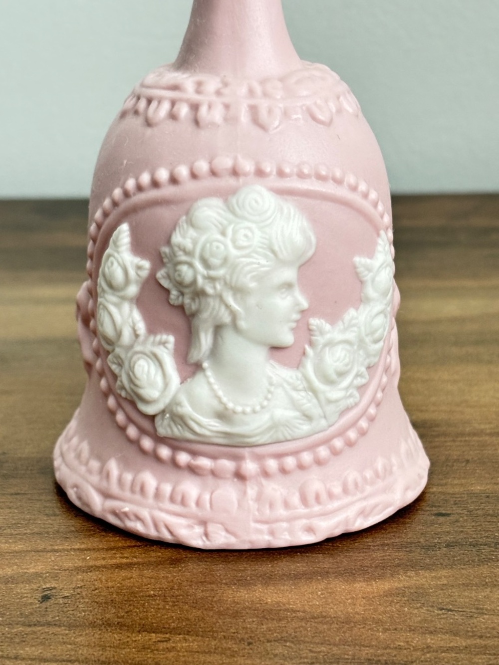 VINTAGE Pink Bell Jasperware Porcelain White Ivory Cameo Lady Woman Roses Bows - Picture 3 of 8
